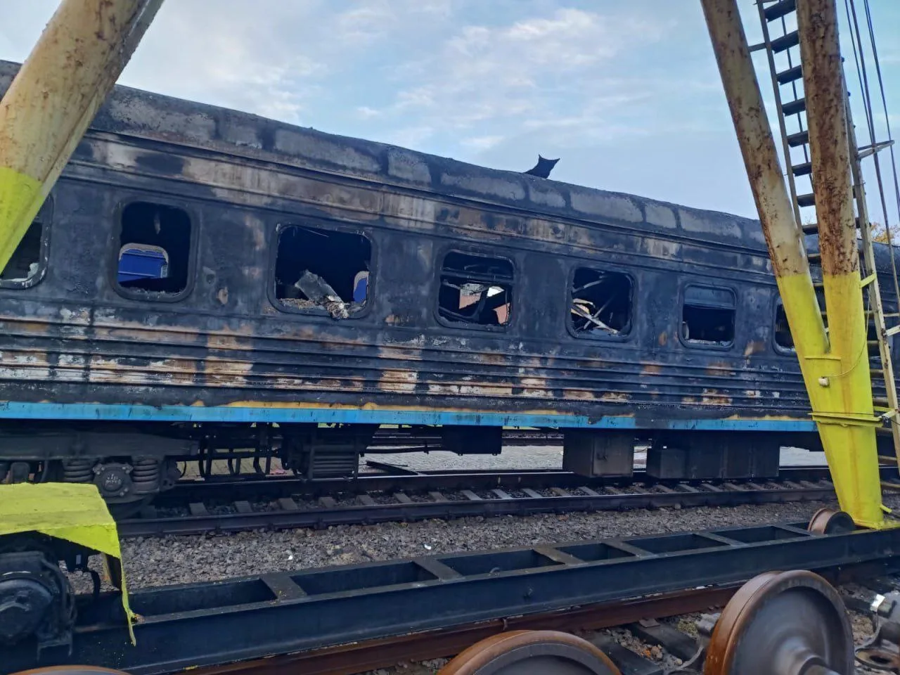 Враг заявляет, что минувшей ночью шла плотная "обработка" объектов железнодорожной инфраструктуры в Харьковской и Сумской областях