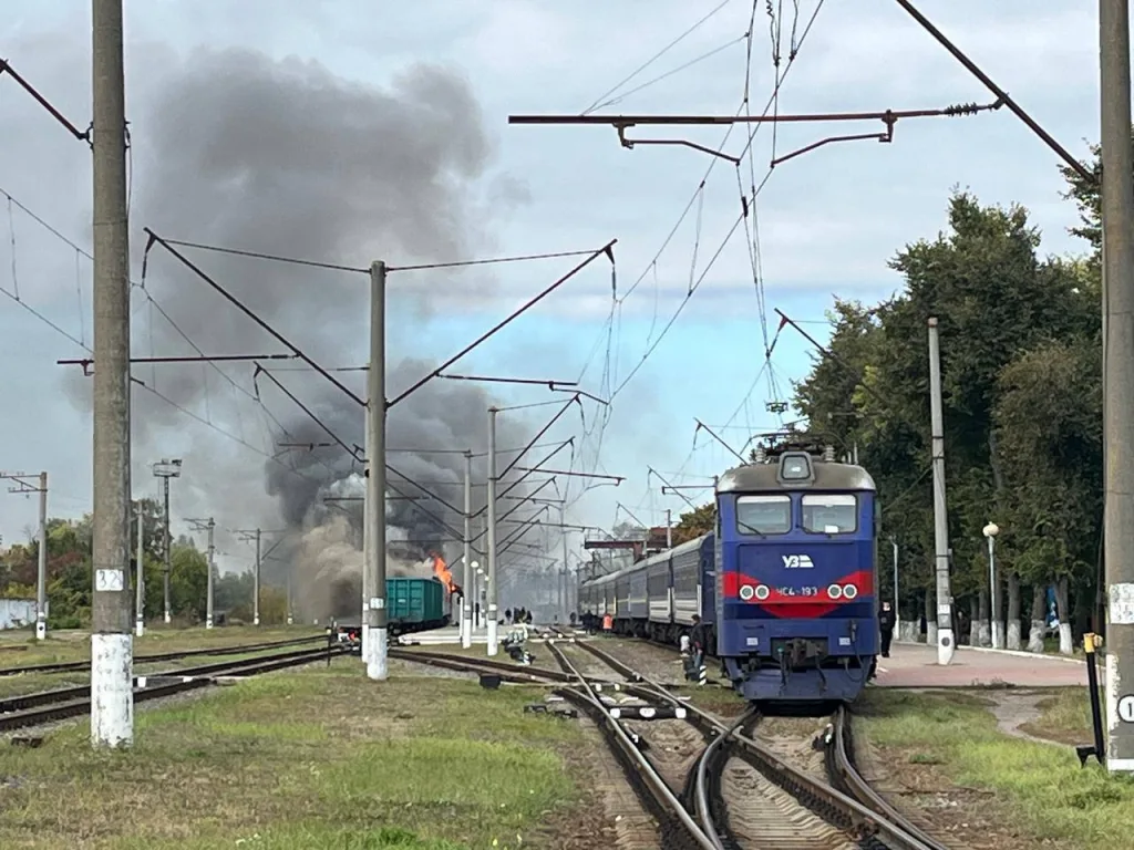 Зеленский снова лжёт: в Шостке уничтожен военный состав, а не пассажирский поезд