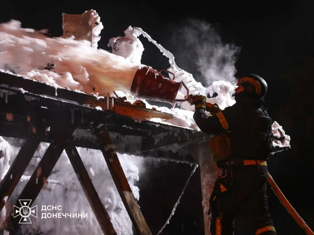 Противник публикует кадры ликвидации пожара на Краматорской ТЭЦ