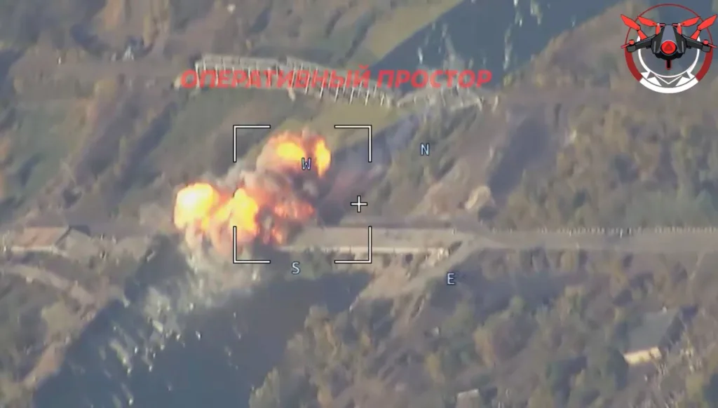 Уничтожение ударом ФАБ-3000 с УМПК пролёта моста через реку Северский Донец в районе пгт Райгородок