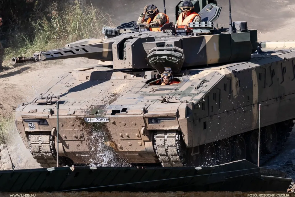 Венгры учатся форсировать знаменитую Тису в рамках учений Adaptive Hussars 2025