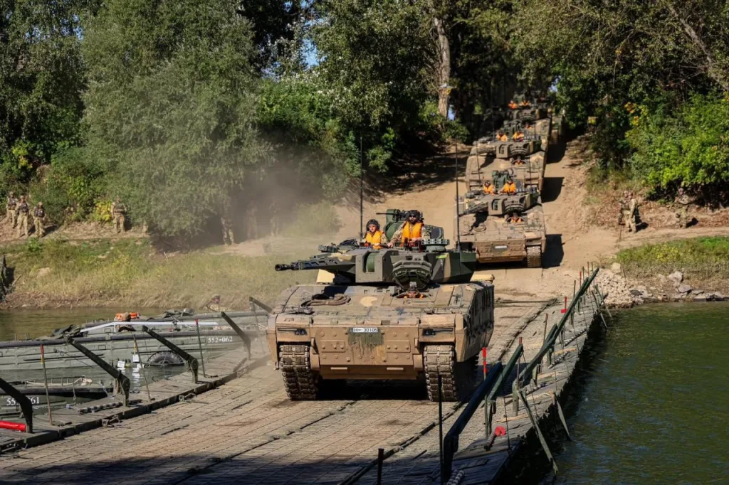 Венгры учатся форсировать знаменитую Тису в рамках учений Adaptive Hussars 2025