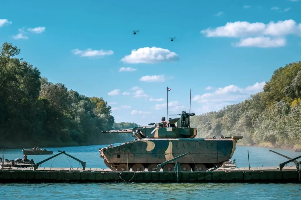 Венгры учатся форсировать знаменитую Тису в рамках учений Adaptive Hussars 2025
