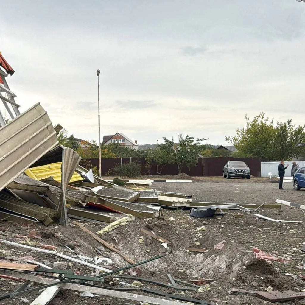 Последствия ракетного удара ВСУ по физкультурно-оздоровительному центру в поселке Маслова Пристань Белгородской области