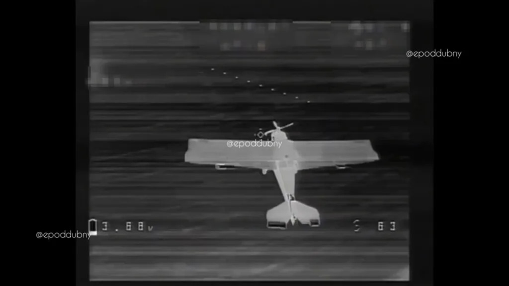 Перехват украинского дрона-камикадзе на базе легкомоторного самолета E-300 SkyRanger и дрона-камикадзе FP-1 российскими зенитными FPV-дронами