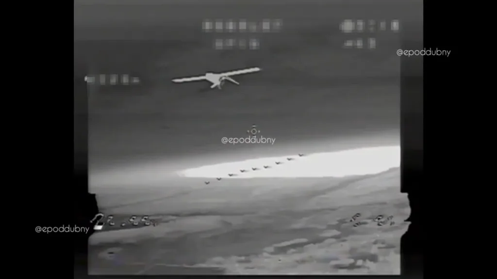 Перехват украинского дрона-камикадзе на базе легкомоторного самолета E-300 SkyRanger и дрона-камикадзе FP-1 российскими зенитными FPV-дронами