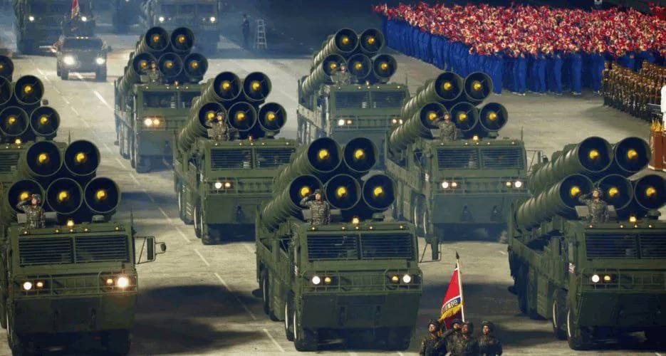 Бойцы КНДР, воевавшие в Курской области, прошли на параде под флагами КНДР и России