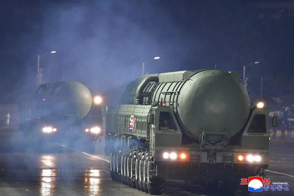 КНДР показала новую межконтинентальную ракету, способную поразить всю территорию США