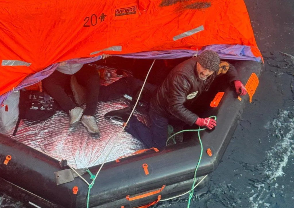 В Черном море затонуло грузовое судно с украинским экипажем, — Maritime