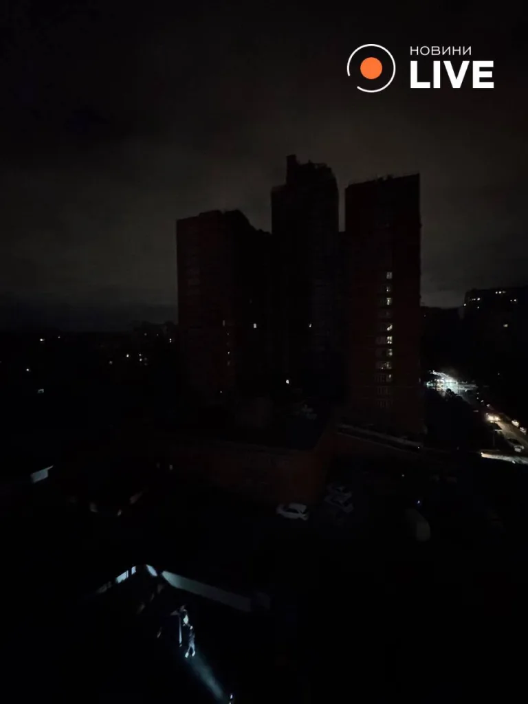 Киев погрузился во тьму