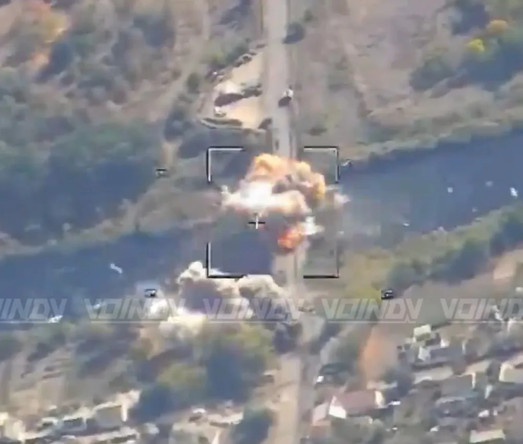 Поражение одного из трех мостов через реку Волчья ударами ФАБ-500 с УМПК в пгт Покровское Днепропетровской области