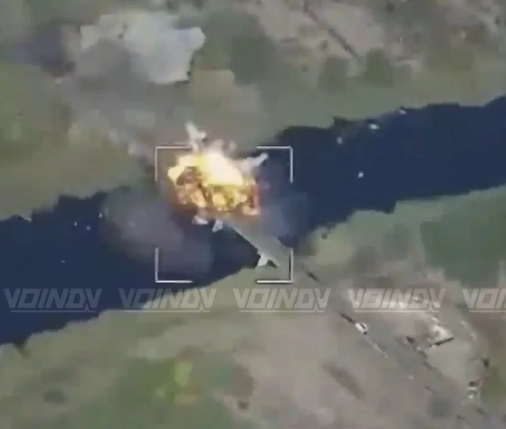 Поражение одного из трех мостов через реку Волчья ударами ФАБ-500 с УМПК в пгт Покровское Днепропетровской области