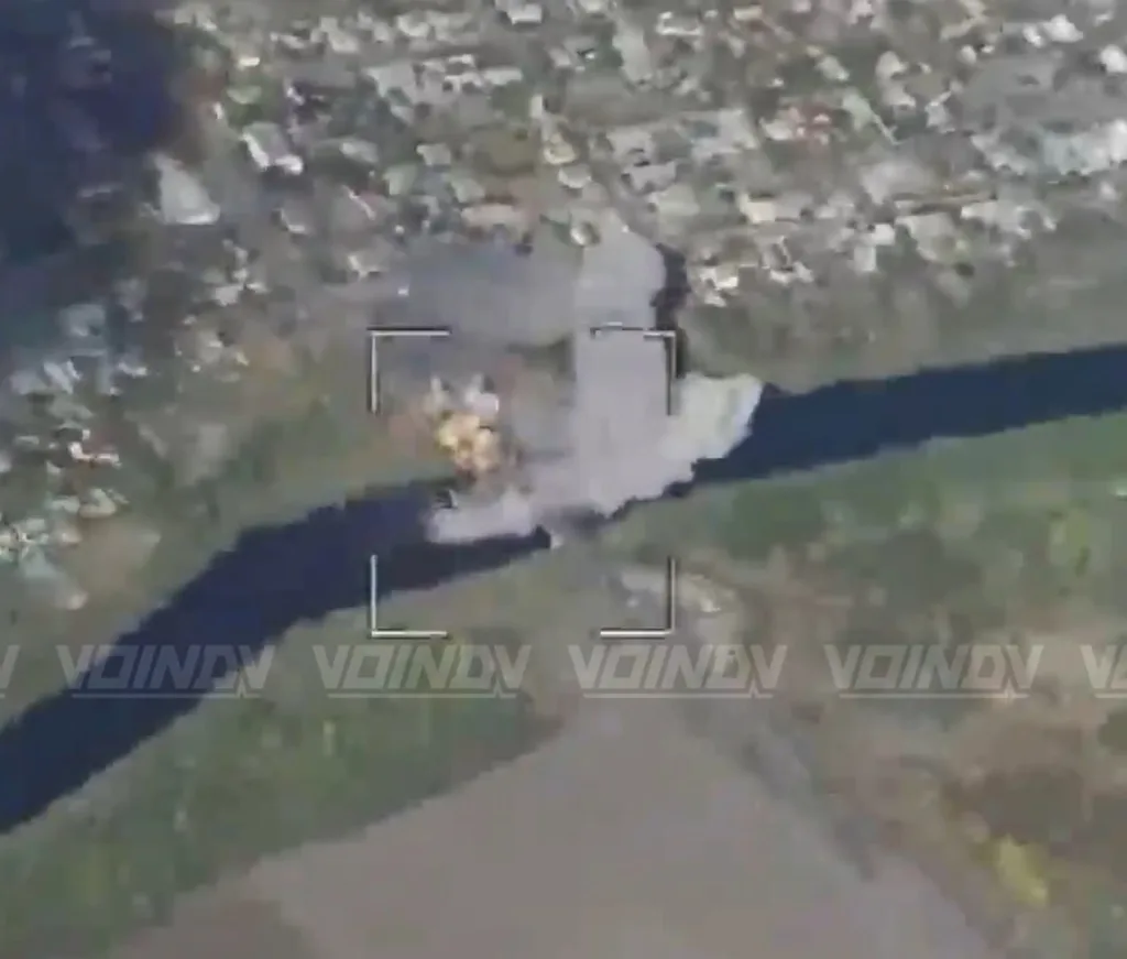 Поражение одного из трех мостов через реку Волчья ударами ФАБ-500 с УМПК в пгт Покровское Днепропетровской области