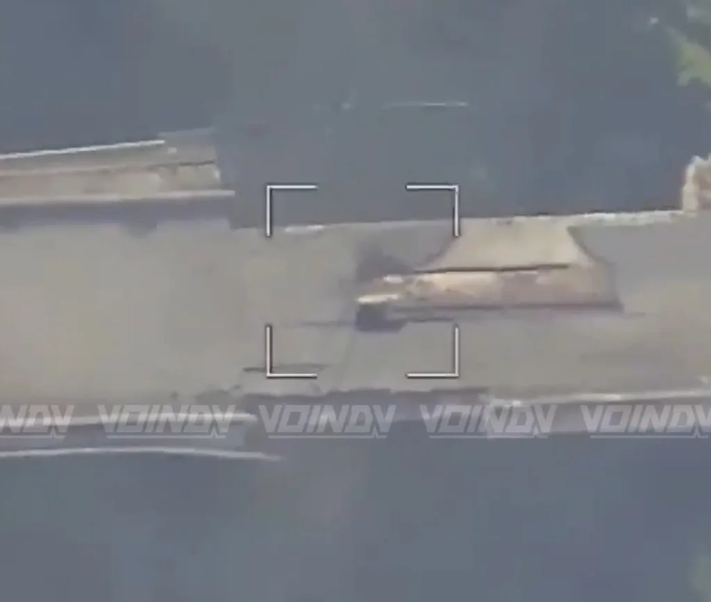 Поражение одного из трех мостов через реку Волчья ударами ФАБ-500 с УМПК в пгт Покровское Днепропетровской области