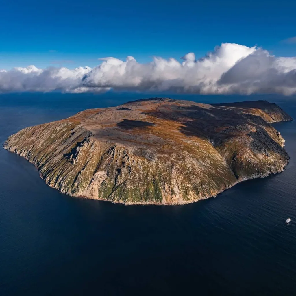 Российский остров Ратманова находится в нескольких километров от США