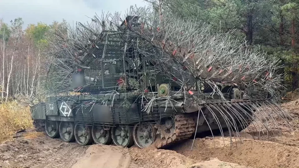 Боевая работа экипажа танка Т-72Б3 с системой защиты «Дикобраз», из состава 20-й гвардейской общевойсковой армии группировки войск «Запад» в ЛНР