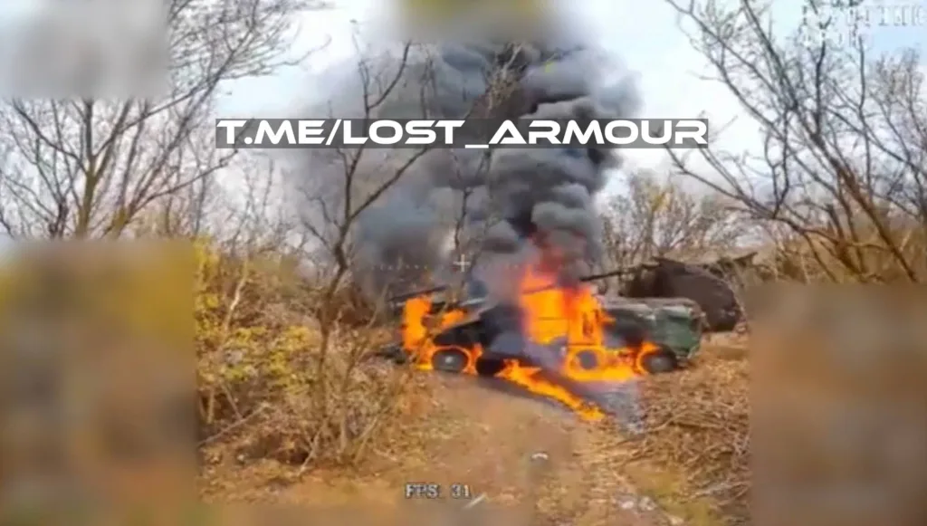 Уничтожение оптоволоконными FPV-дронами украинской 155-мм колёсной САУ «Богдана» на шасси Tatra T815-7 в Харьковской области