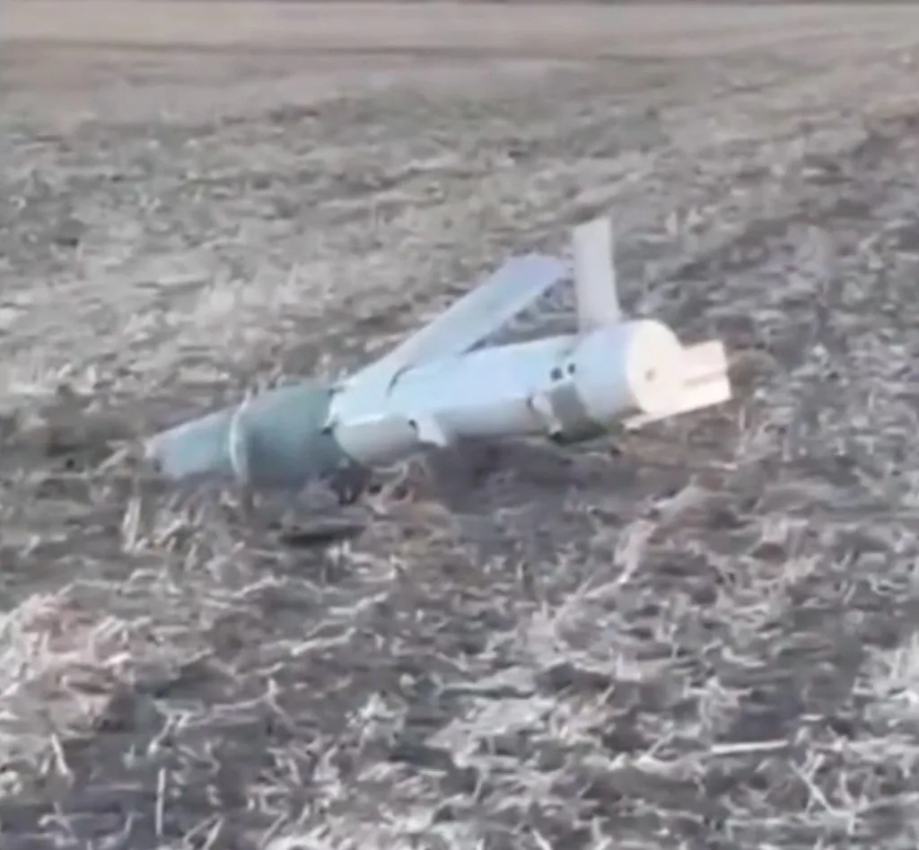 Подрыв упавшего УМПК с реактивным двигателем, предположительно, Swiwin SW800Pro