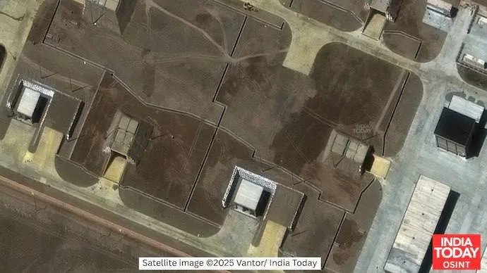 Спутниковые снимки, показывают, что НОАК построила новый комплекс ПВО в районе озера Пангонг в Тибете, примерно в 110 километрах от ЛФК, разделяющей Китай и Индию