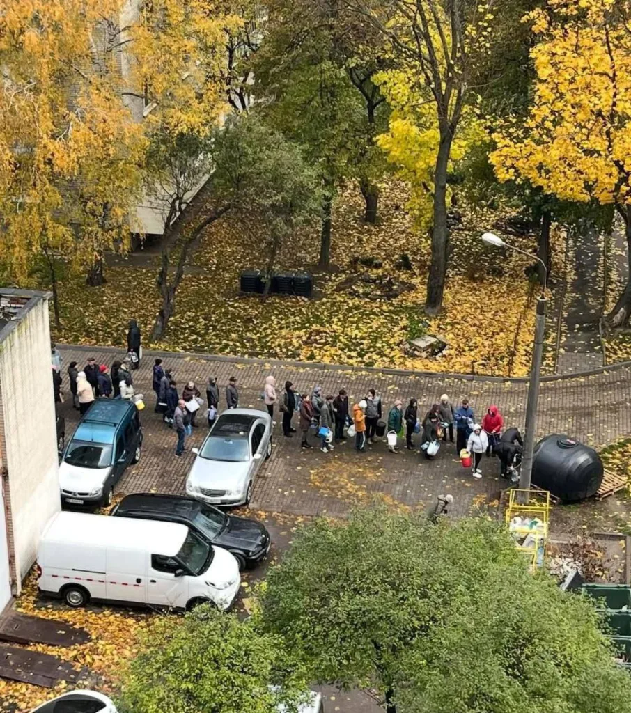 Во Львове огромные очереди за водой: после масштабной аварии часть города уже четыре дня без водоснабжения, — местные паблики