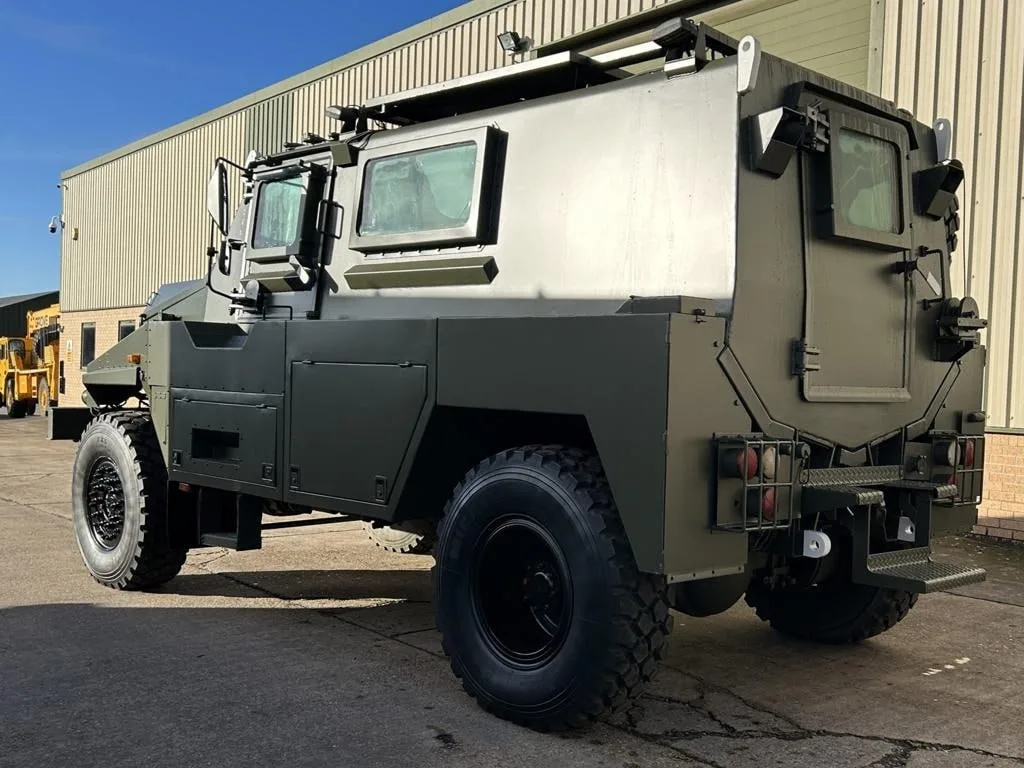 В Днепропетровской области операторы 14 бригады СпН сожгли бывшую британскую ББМ Tempest 4x4 MPV