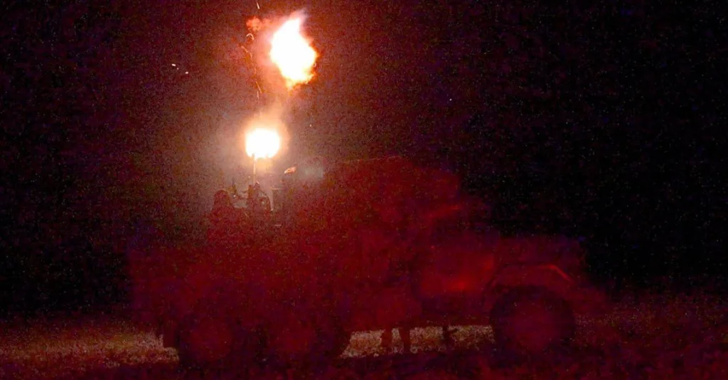 Нанесение удара барражирующим боеприпасом (заявлено "Ланцетом") по зенитной установке ВСУ на базе грузовика из состава мобильной огневой группы ПВО, сопровождавшейся немецкими "журналистами" издания Die Welt