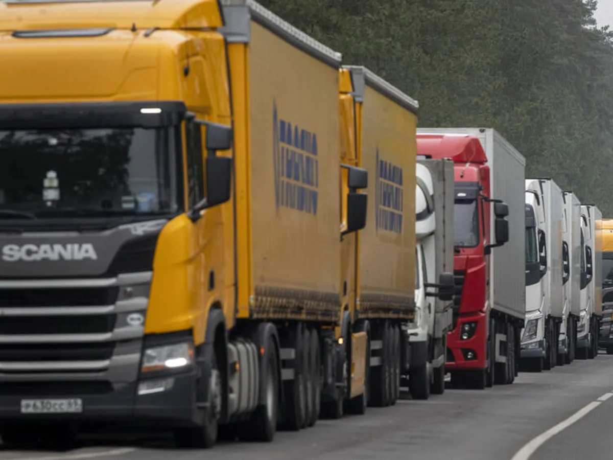 А в заложниках — Калининград: Литва поставила Лукашенко “на счётчик” из-за застрявших на границе 5000 фур и грозит блокадой, но Батька шлет на три буквы0