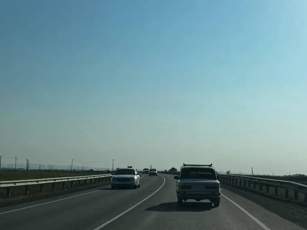 Когда обгон через сплошную линию строго разрешен: неочевидный аспект Правил дорожного движения – автоюрист разъяснил простым языком