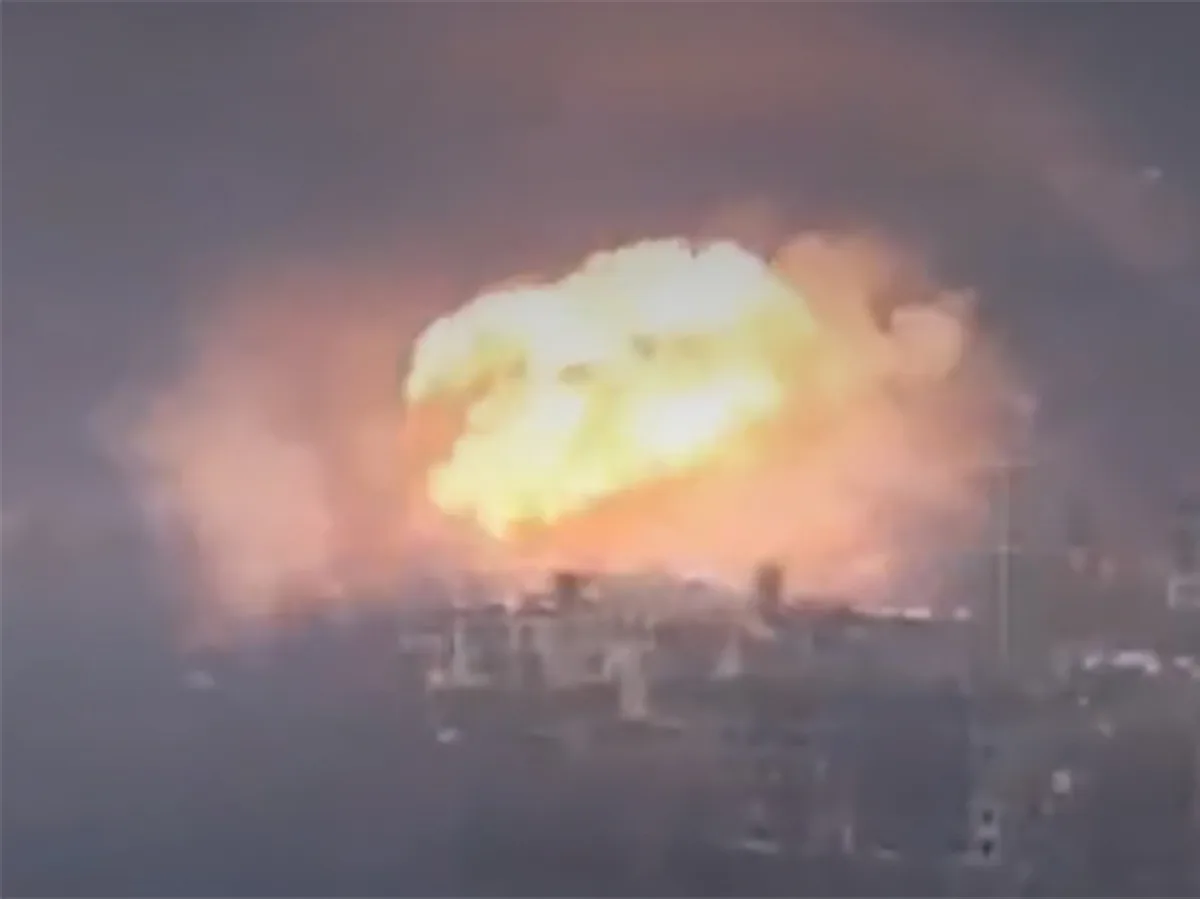 Опубликовано эпичное видео удара трехтонной авиабомбы по городу-спутнику Красноармейска0