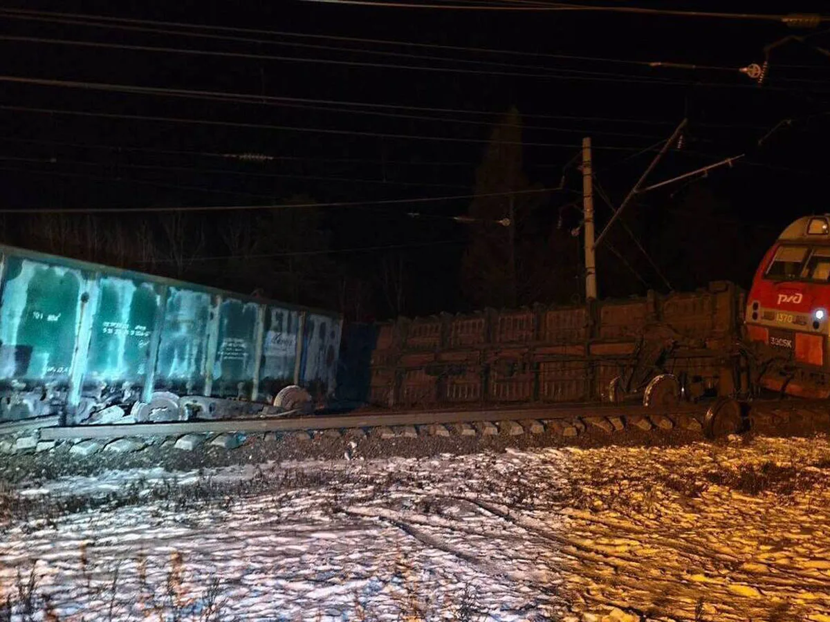 СКР сообщает о сходе вагонов с рельсов в Приангарье из-за предмета на путях0