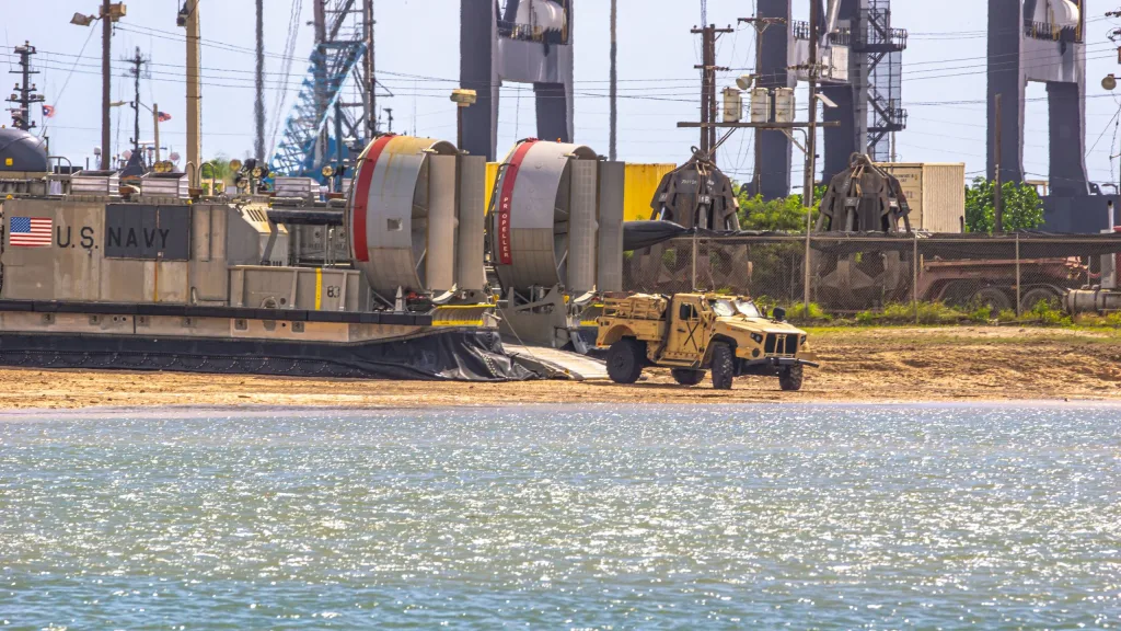 Десантные катера на воздушной подушке типа LCAC корпуса морской пехоты США, развёрнутые в Пуэрто-Рико