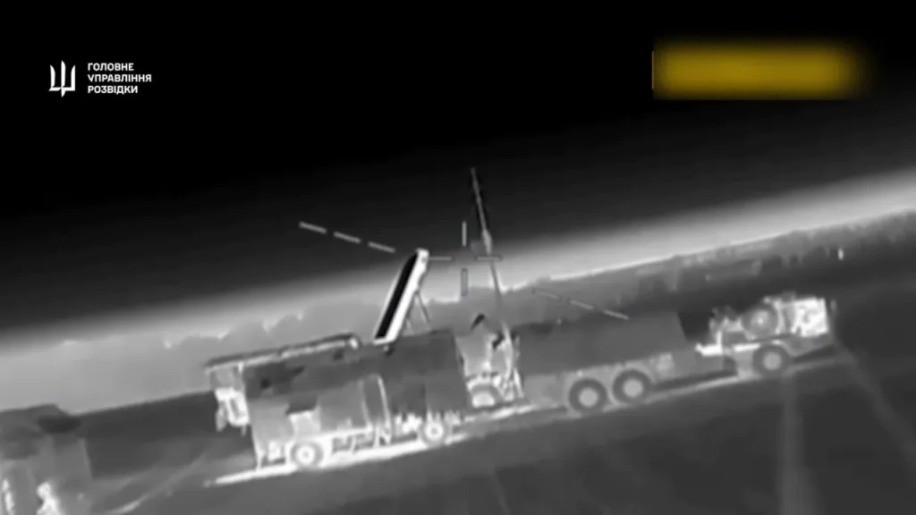 Уничтожение многофункциональной РЛС 92Н6Е и аппаратуры автономной системы электроснабжения из состава ЗРС С-400 «Триумф», а также поражение РЛС П-18 «Терек», ударами дронов-камикадзе в Крыму