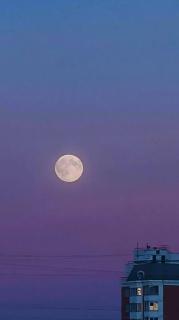 Россияне уже могут наблюдать суперлуние