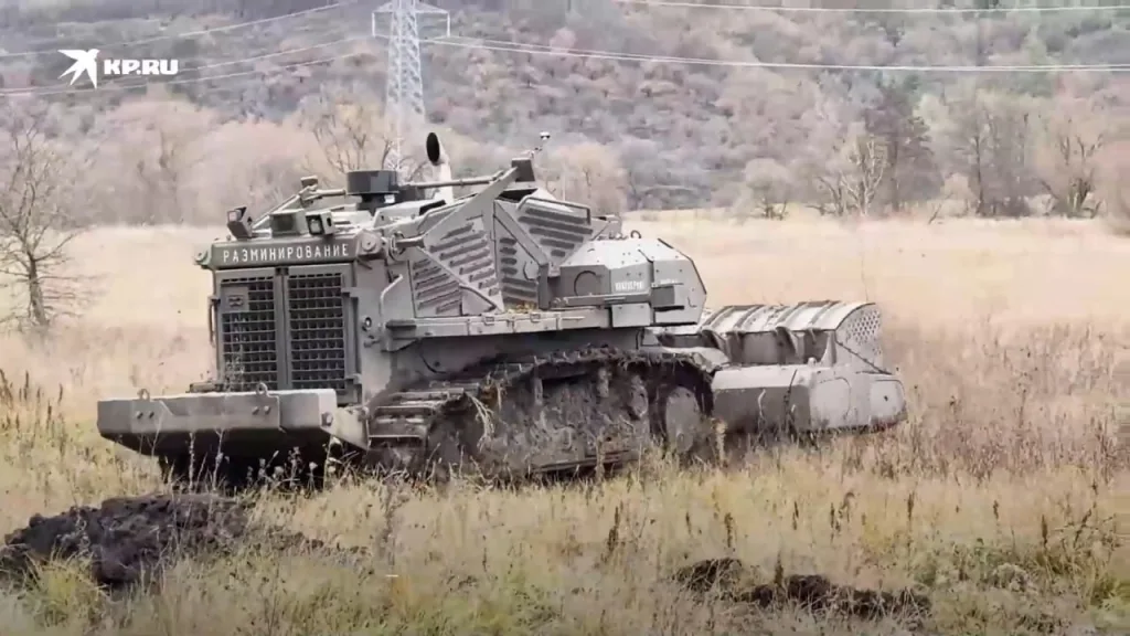 Видео с саперами армии КНДР, принимающими участие в разминировании приграничья Курской области, в ходе чего применяются роботы «Уран-6» и «Сталкер-ИВ»