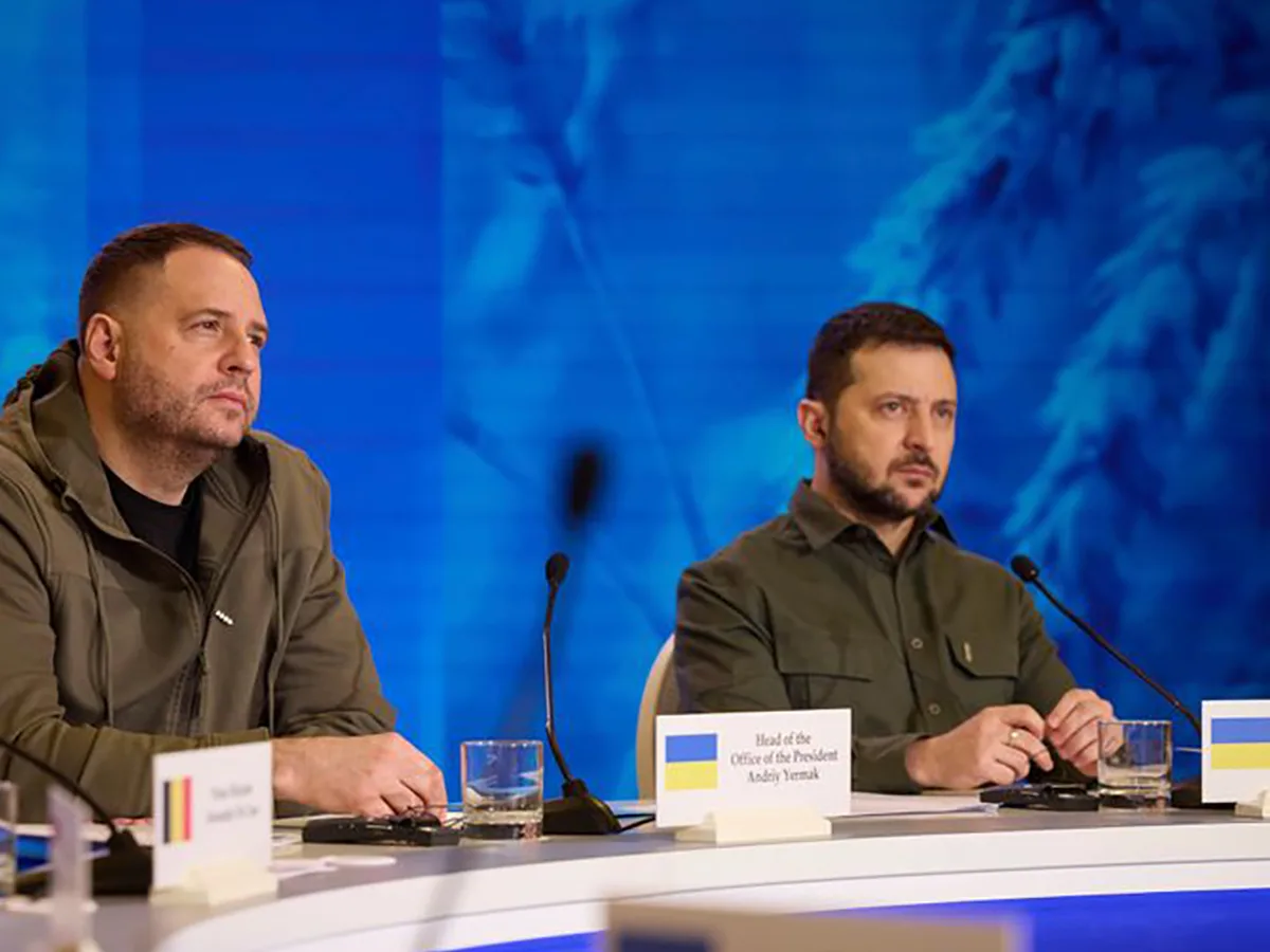 Зеленский после обысков НАБУ у Ермака что его ждет0