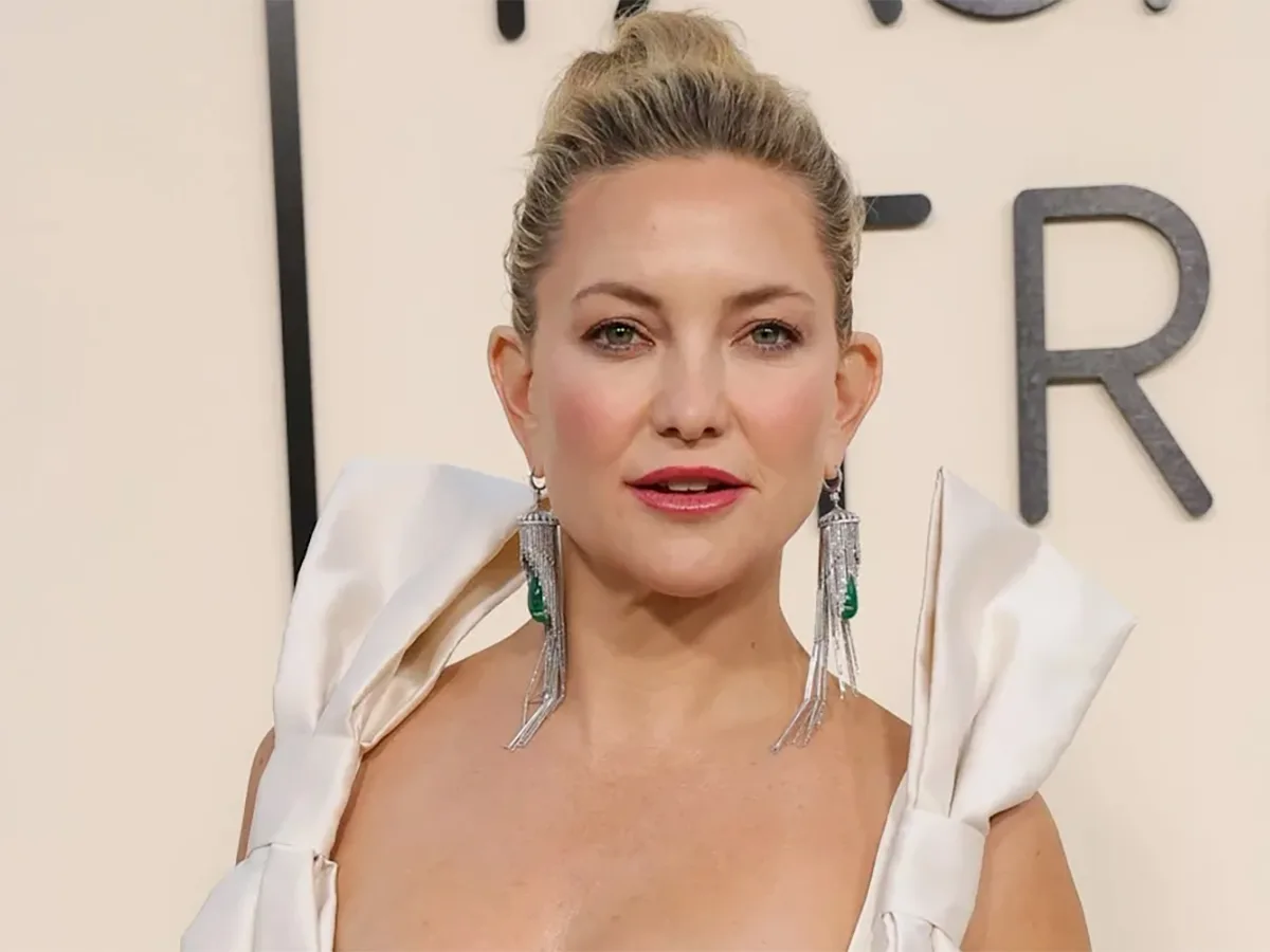 Кейт Хадсон позировала в полотенце без одежды0