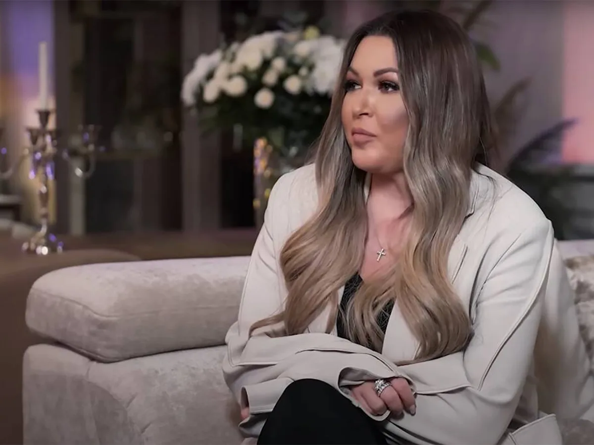 Ирина Дубцова снялась в платье с декольте до пупка0