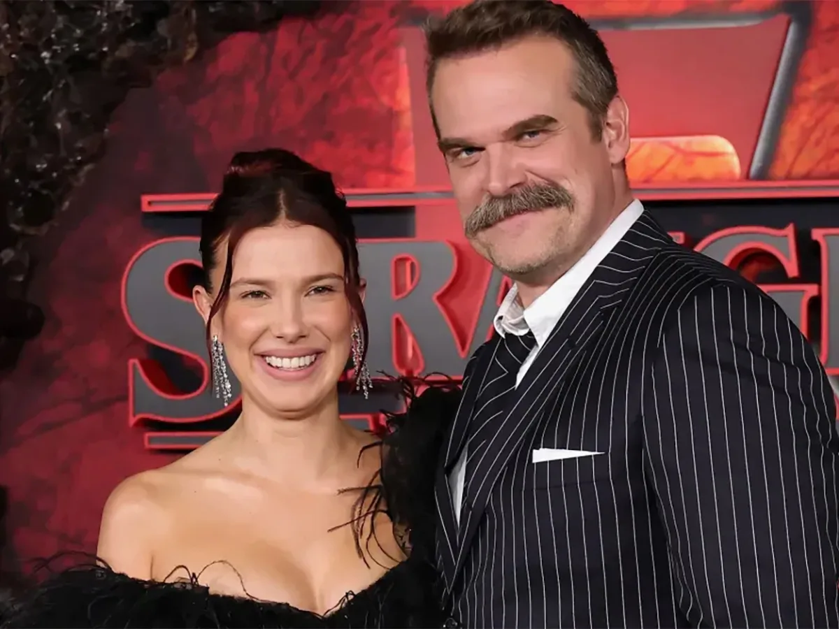 Звезда «Очень странных дел» пришла на премьеру в «голом» платье0