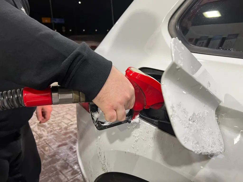 Правда, что бензин портится в баке авто или канистре: запомните раз и навсегда