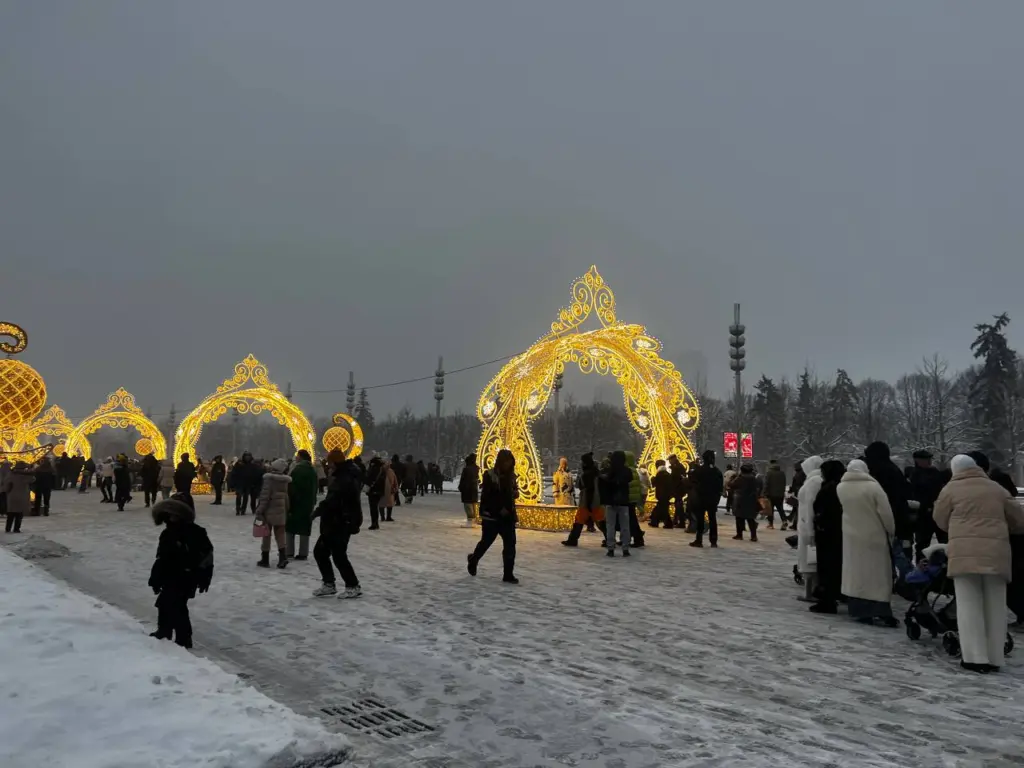 Январские праздники претерпевают значительные изменения в связи с ситуацией в стране: новогодние выходные 2025-2026 года теперь будут иными