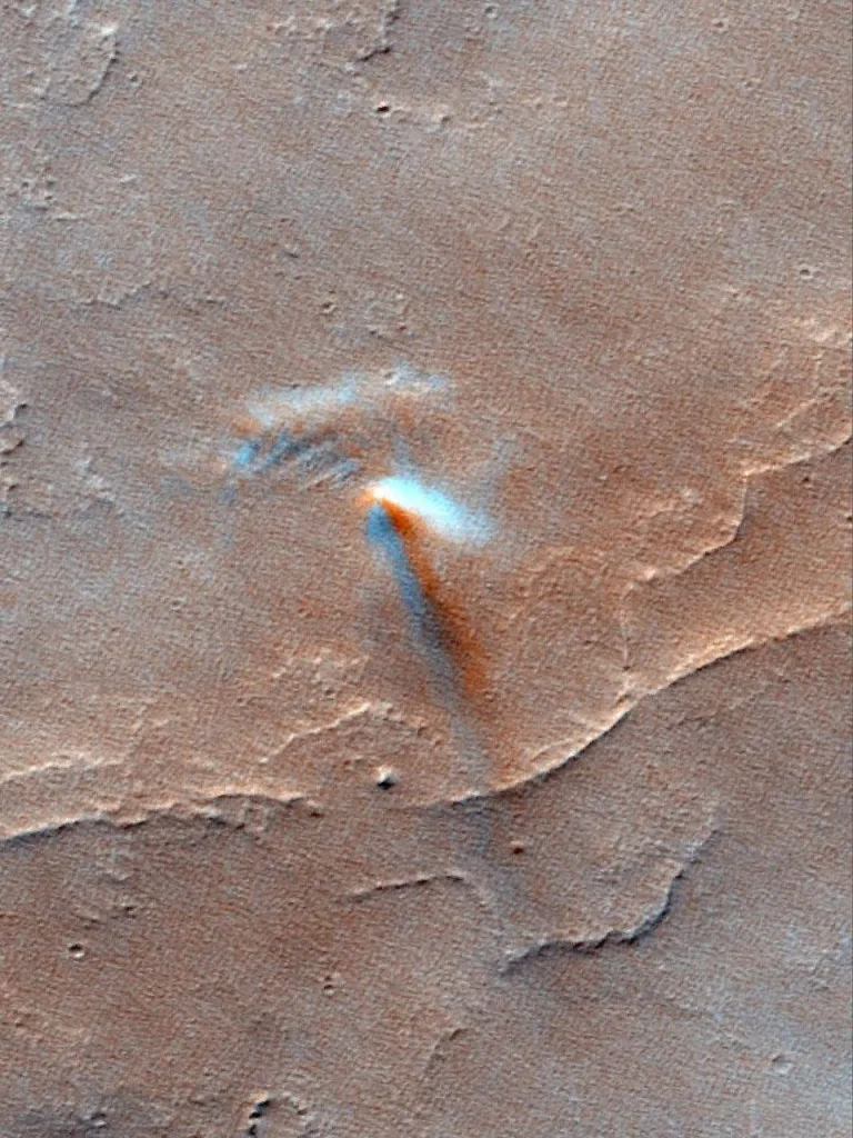 «Танец» пыли на Марсе. Учёные зафиксировали более тысячи пылевых вихрей, «танцующих» по поверхности Красной планеты