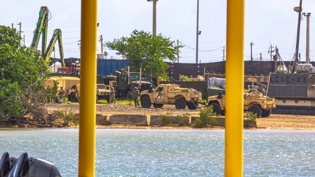 Десантные катера на воздушной подушке типа LCAC корпуса морской пехоты США, развёрнутые в Пуэрто-Рико