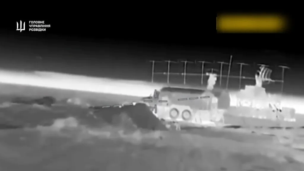 Уничтожение многофункциональной РЛС 92Н6Е и аппаратуры автономной системы электроснабжения из состава ЗРС С-400 «Триумф», а также поражение РЛС П-18 «Терек», ударами дронов-камикадзе в Крыму