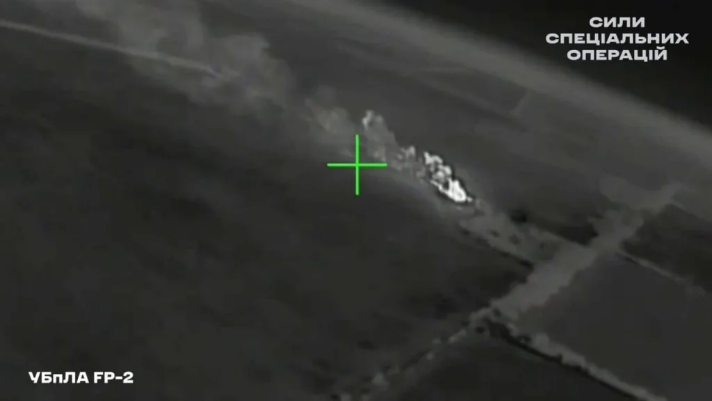 Уничтожение пусковой установки ЗРС С-400 «Триумф» ударом украинского дрона-камикадзе FP-2, как заявляется, в районе села Уютное в Крыму