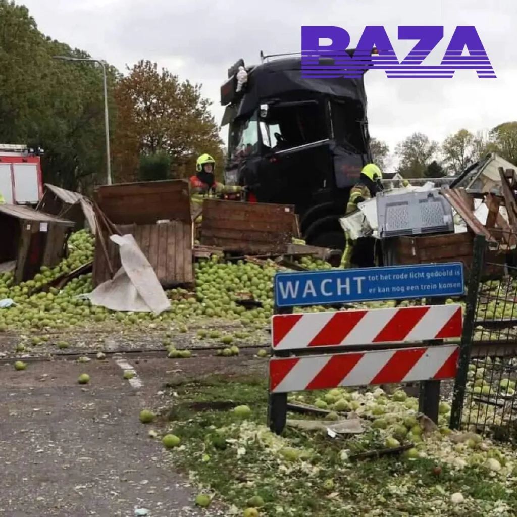Скоростной поезд протаранил огромную фуру с фруктами в Нидерландах. От удара груши разлетелись на сотни метров