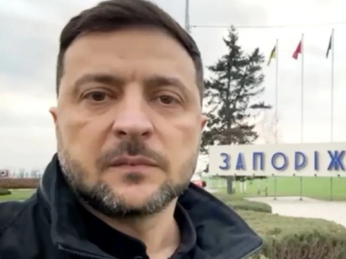 Зеленский с биноклем: журнал Economist опубликовал обложку-предсказание на 2026 год0