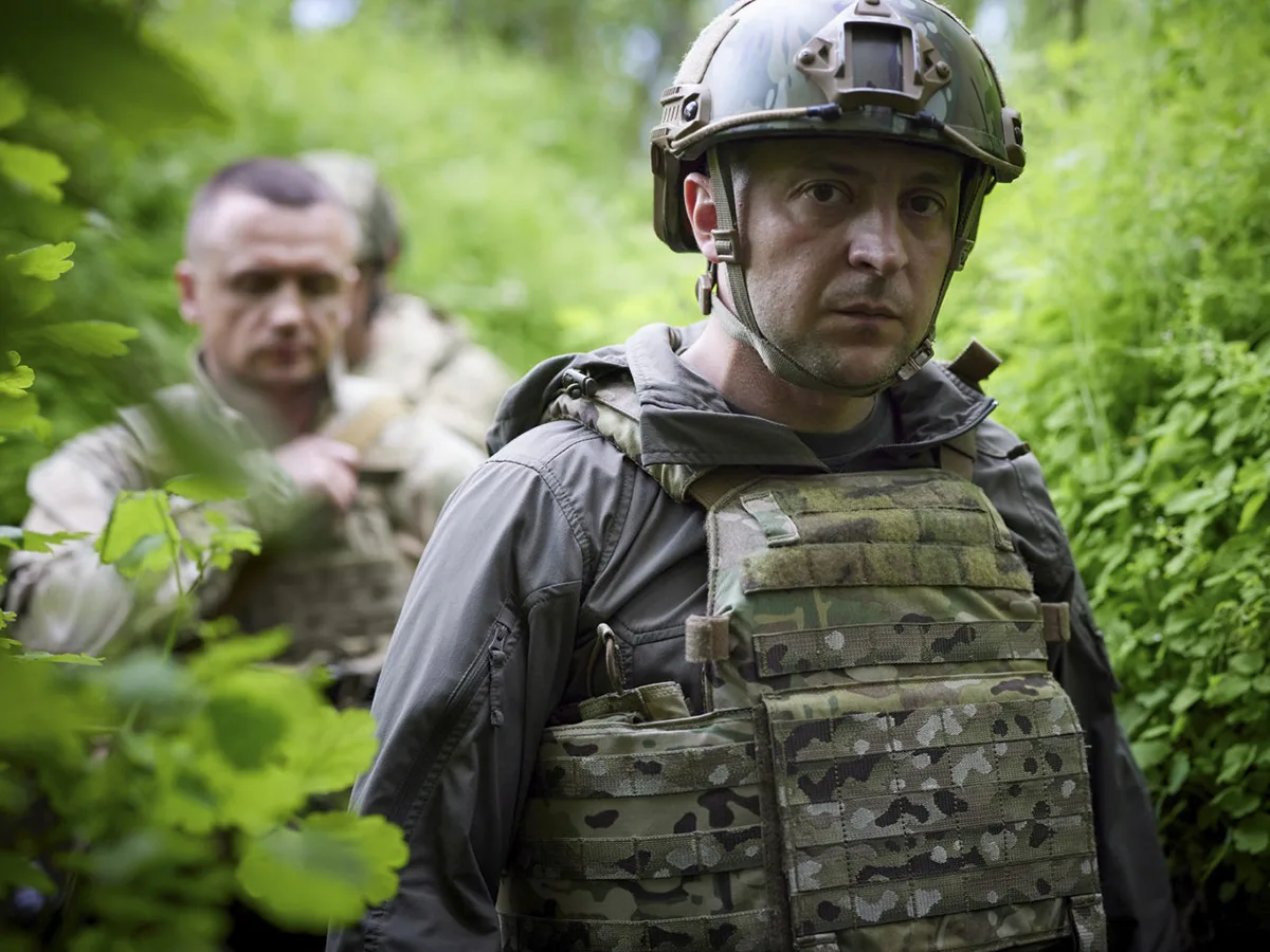 Западные эксперты предсказывают военный переворот в Украине из-за коррупционного скандала и поражений Зеленского0