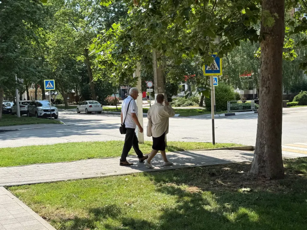 Почему с возрастом рекомендуется держаться на расстоянии от людей: мудрость поэта Юрия Левитанского