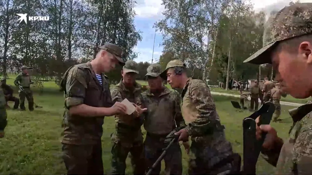 Видео с саперами армии КНДР, принимающими участие в разминировании приграничья Курской области, в ходе чего применяются роботы «Уран-6» и «Сталкер-ИВ»