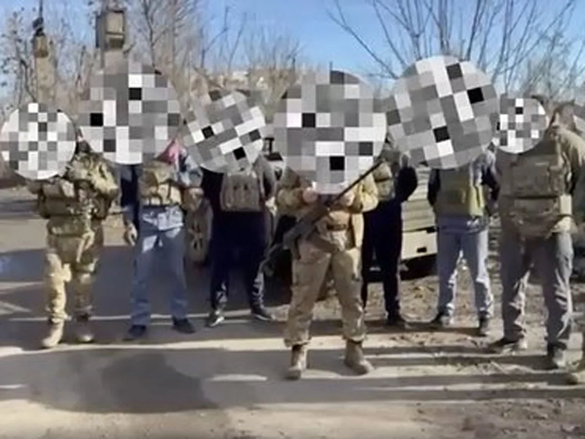 С фронта с оружием в руках бойцы СВО обратились к чиновникам через видео0